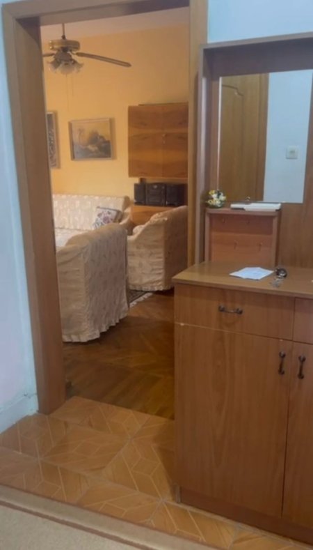 Tirane, jap me qera apartament 2+1+Ballkon Kati 4, 80 m² 450 € (Ferit Xhajko)