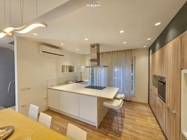 Tirane, jepet me qera Vile 4+1 Kati 3, 460 m² 3.500 € (kompleksi White Houses)