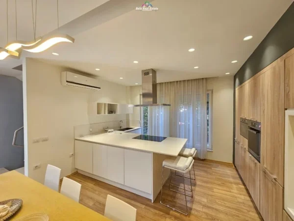 Tirane, jepet me qera Vile 4+1 Kati 3, 460 m² 3.500 € (kompleksi White Houses)