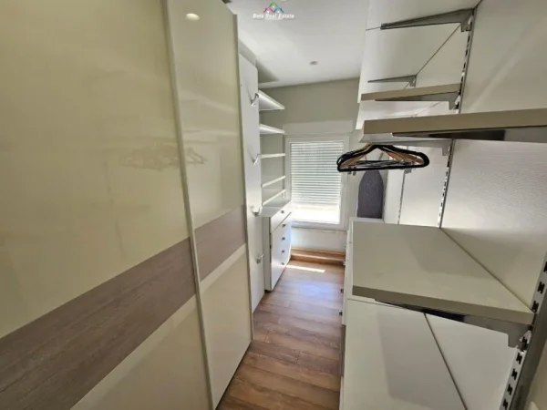 Tirane, jepet me qera Vile 4+1 Kati 3, 460 m² 3.500 € (kompleksi White Houses)