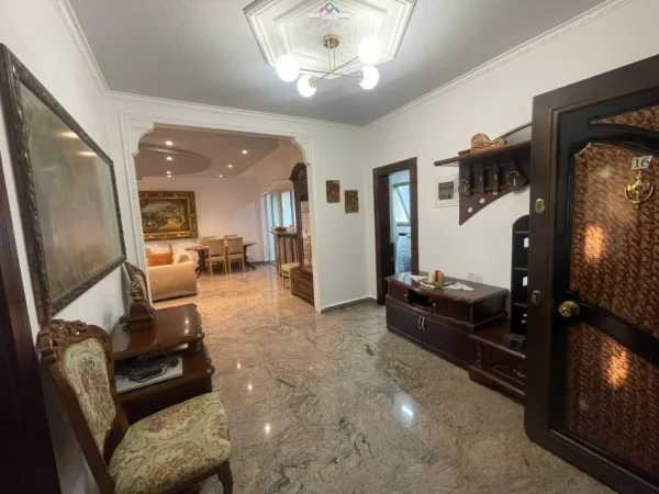 Tirane, jepet me qera apartament 2+1+Ballkon Kati 6, 125 m² 800 € (QENDER)