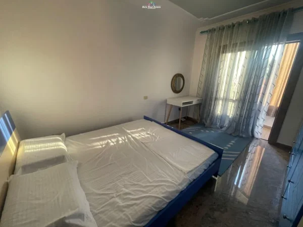 Tirane, jepet me qera apartament 2+1+Ballkon Kati 6, 125 m² 800 € (QENDER)