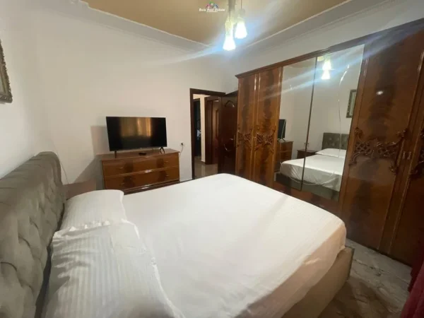 Tirane, jepet me qera apartament 2+1+Ballkon Kati 6, 125 m² 800 € (QENDER)