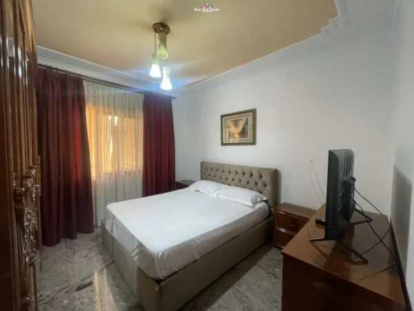 Tirane, jepet me qera apartament 2+1+Ballkon Kati 6, 125 m² 800 € (QENDER)