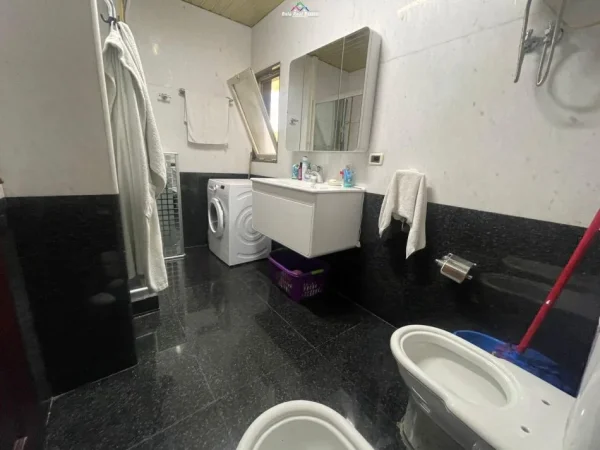 Tirane, jepet me qera apartament 2+1+Ballkon Kati 6, 125 m² 800 € (QENDER)