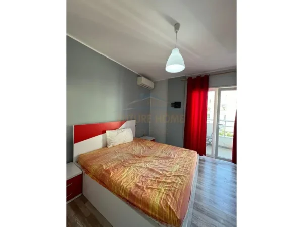 Tirane, jepet me qera apartament 1+1 Kati 4, 75 m² 370 € (Prane Restorant Fresku)
