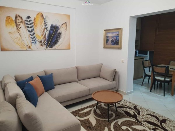 Tirane, jepet me qera apartament 1+1+Ballkon Kati 3, 60 m² 600 € (kodra e diellit)