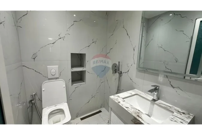 Tirane, jepet me qera zyre , 100 m² 900 € (Rruga e Durresit)