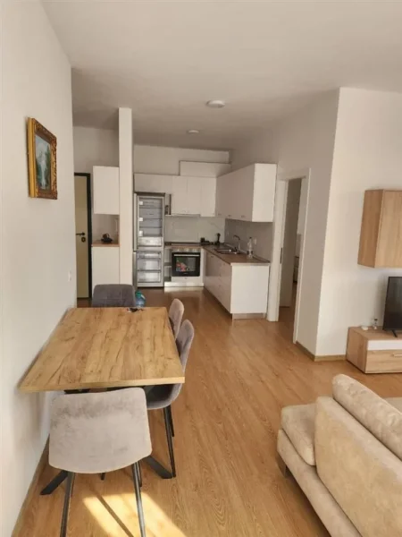 Super Apartament 2+1+2 me qeratek Rr. e Dibres, prane QSUT (650 Euro)