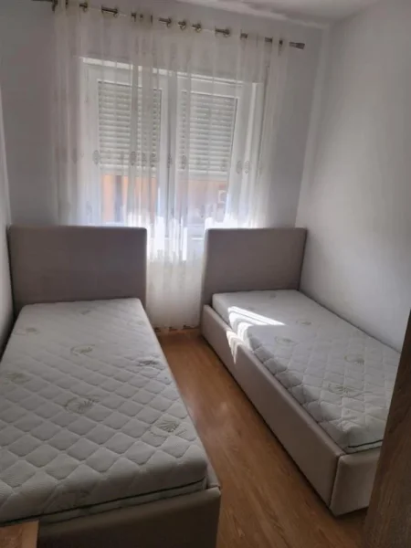 Super Apartament 2+1+2 me qeratek Rr. e Dibres, prane QSUT (650 Euro)
