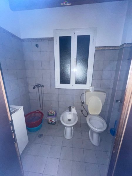 Tirane, jepet me qera Vile 2+1 Kati 2, 106 m² 400 € (5 maji)