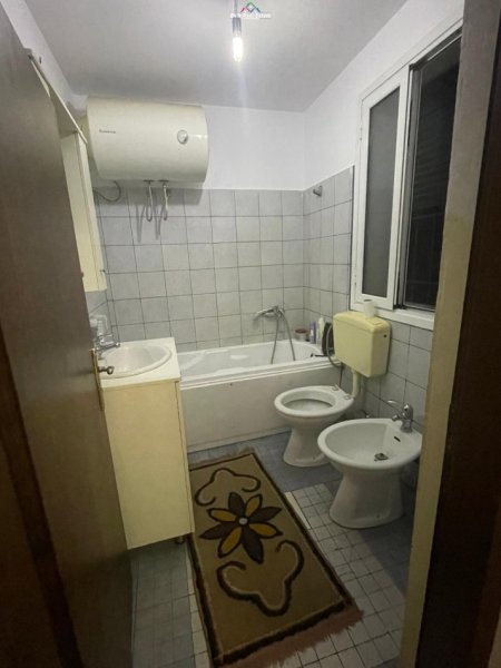 Tirane, jepet me qera Vile 2+1 Kati 2, 106 m² 400 € (5 maji)