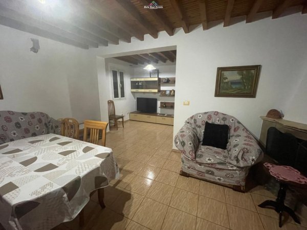 Tirane, jepet me qera Vile 2+1 Kati 2, 106 m² 400 € (5 maji)
