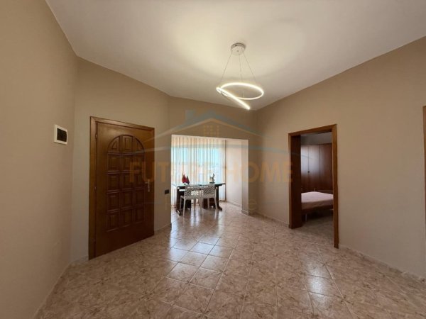 Tirane, jepet me qera apartament 2+1+Ballkon Kati 3, 146 m² 600 € (Kodra e Priftit)