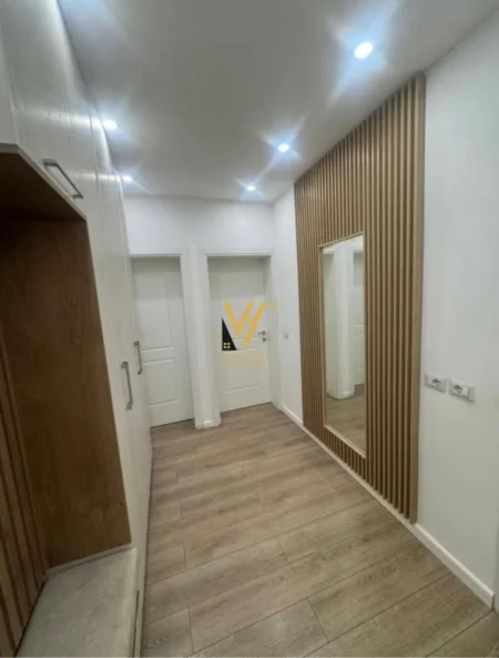 Tirane, jepet me qera apartament 1+1+Ballkon Kati 4, 58 m² 600 € (RRUGA FERIT XHAJKO)