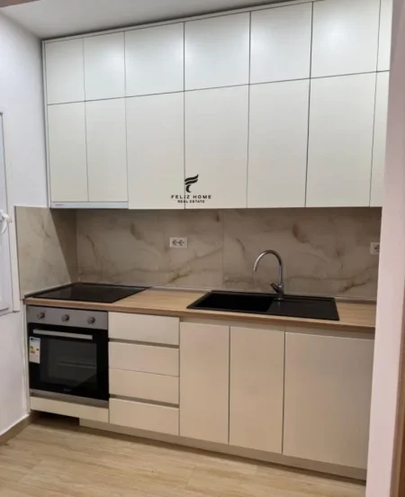 Tirane, jepet me qera apartament 1+1 Kati 5, 60 m² 600 € (FERIT XHAJKO)