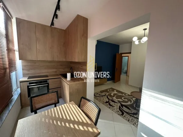 Tirane, jepet me qera apartament 1+1 Kati 3, 60 m² 550 € (rruga rrapo herkali)