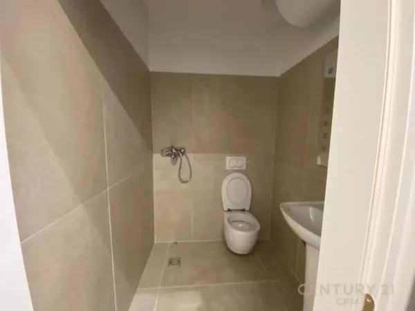 Tirane, jepet me qera ambjent biznesi Kati 1, 150 m² 2.700 € (Komuna e Parisit)