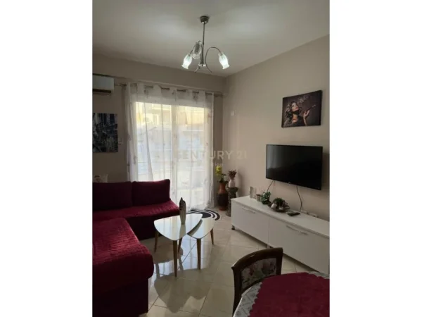 Tirane, jepet me qera apartament 1+1 Kati 5, 65 m² 550 € (SELITE)