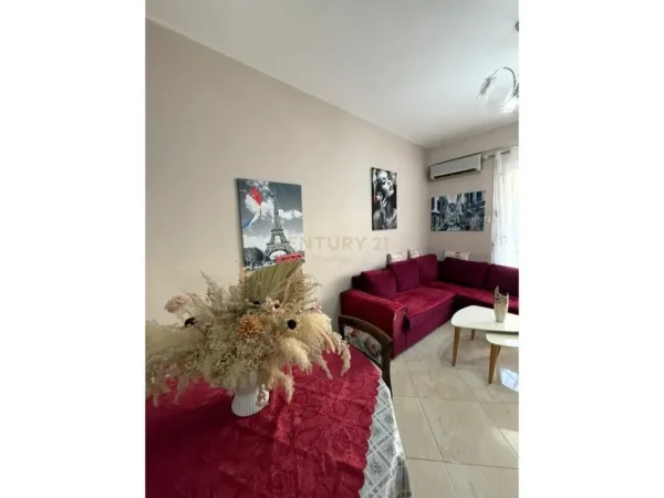 Tirane, jepet me qera apartament 1+1 Kati 5, 65 m² 550 € (SELITE)