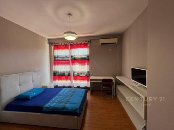 Tirane, jepet me qera apartament 2+1+Aneks+Ballkon Kati 5, 130 m² 600 € (Stacioni i trenit , Hipoteka)