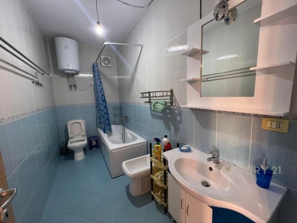 Tirane, jepet me qera apartament 2+1+Aneks+Ballkon Kati 5, 130 m² 600 € (Stacioni i trenit , Hipoteka)