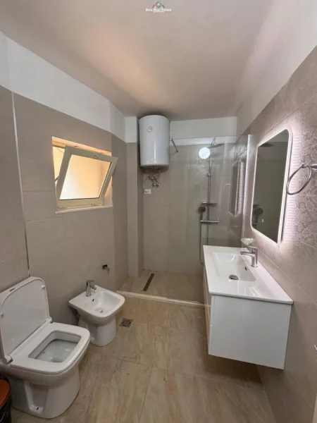 Tirane, jepet me qera apartament 2+1 Kati 5, 107 m² 850 € (mine peza)