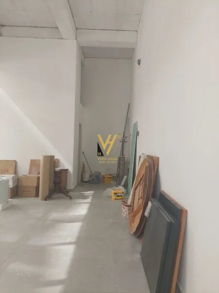 Tirane, jepet me qera dyqan Kati 0, 64 m² 600 € (VASIL SHANTO)