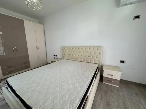 Tirane, jepet me qera apartament 2+1+Aneks+Ballkon Kati 4, 103 m² 620 € (Astir)