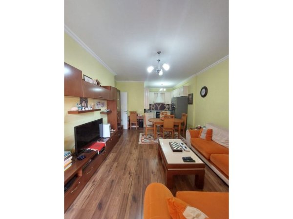 Tirane, shitet apartament 2+1 Kati 3, 79 m² 139.000 € (Kinostudio)