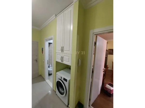 Tirane, shitet apartament 2+1 Kati 3, 79 m² 139.000 € (Kinostudio)