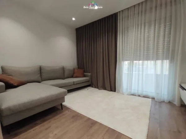 Tirane, jepet me qera apartament 2+1+Ballkon Kati 1, 80 m² 750 € (rruga peti)