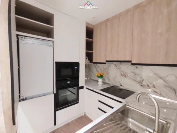 Tirane, jepet me qera apartament 2+1+Ballkon Kati 1, 80 m² 750 € (rruga peti)