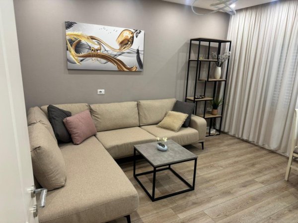 Tirane, jepet me qera apartament 1+1+Ballkon Kati 4, 58 m² 600 € (FERIT XHAJKO)