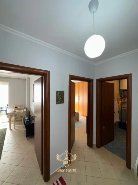 Durres, shes apartament 1+1+Ballkon , 108.800 € (shkembi kavajes 0692039456)