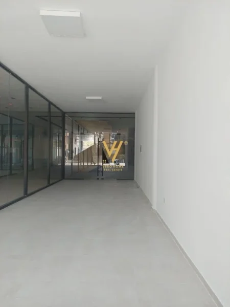 Tirane, jepet me qera dyqan Kati 0, 73 m² 1.500 € (MINE PEZA)