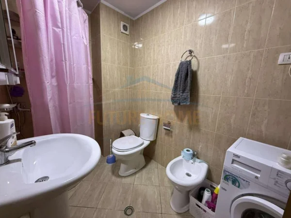 Tirane, jepet me qera apartament 1+1 Kati 3, 56 m² 400 € (UNAZA E RE)