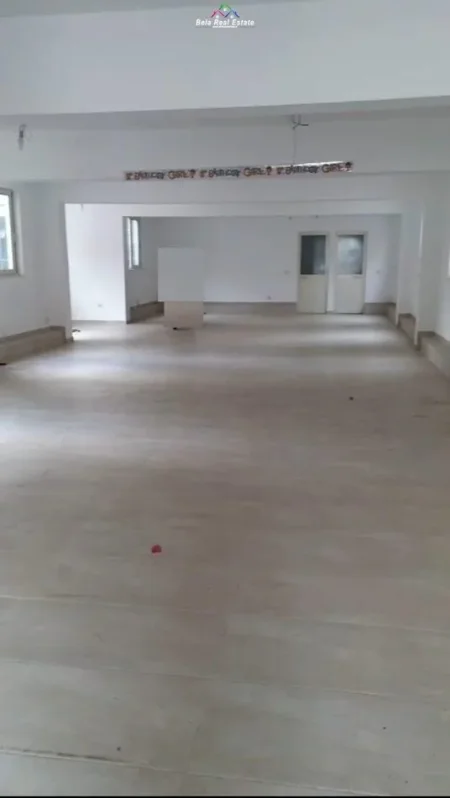 Tirane, jepet me qera dyqan Kati 0, 130 m² 1.500 € (rruga e kavajes)