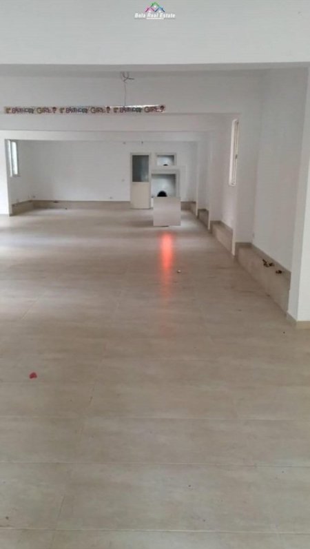 Tirane, jepet me qera dyqan Kati 0, 130 m² 1.500 € (rruga e kavajes)