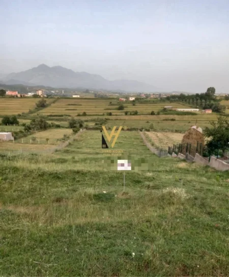 Tirane, shitet toke , 3.300 m² 120.000 € (CERKEZ, KASALL)