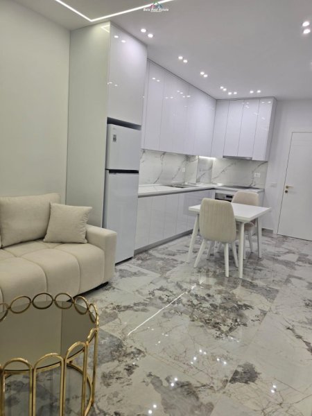Tirane, jepet me qera apartament 1+1 Kati 5, 76 m² 500 € (paskuqan)