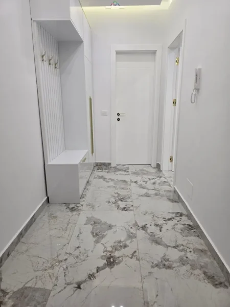 Tirane, jepet me qera apartament 1+1 Kati 5, 76 m² 500 € (paskuqan)