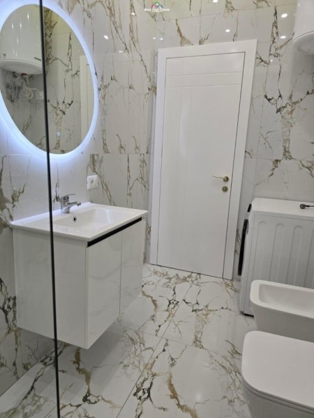 Tirane, jepet me qera apartament 1+1 Kati 5, 76 m² 500 € (paskuqan)