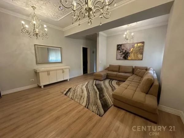 Tirane, jepet me qera apartament 2+1+Ballkon Kati 8, 120 m² 1.000 € (Kompleksi Delijorgji)