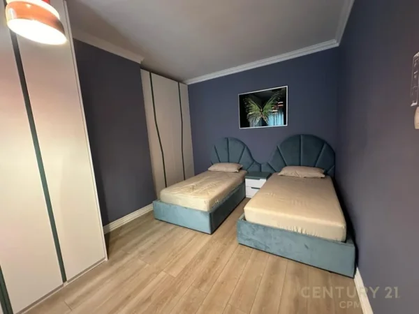 Tirane, jepet me qera apartament 2+1+Ballkon Kati 8, 120 m² 1.000 € (Kompleksi Delijorgji)