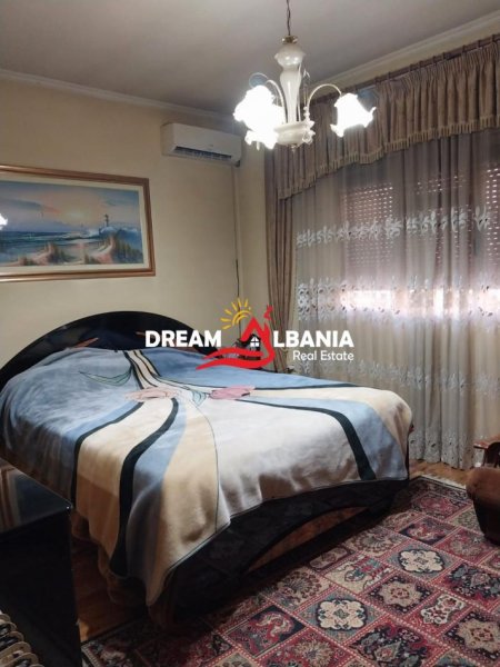 Tirane, jepet me qera apartament 2+1 , 144 m² 600 € (prane “Kompleksit ASL”,Porcelan)