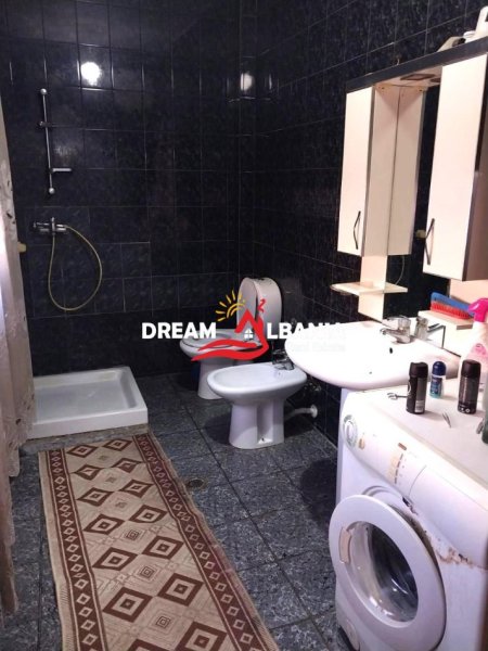 Tirane, jepet me qera apartament 2+1 , 144 m² 600 € (prane “Kompleksit ASL”,Porcelan)