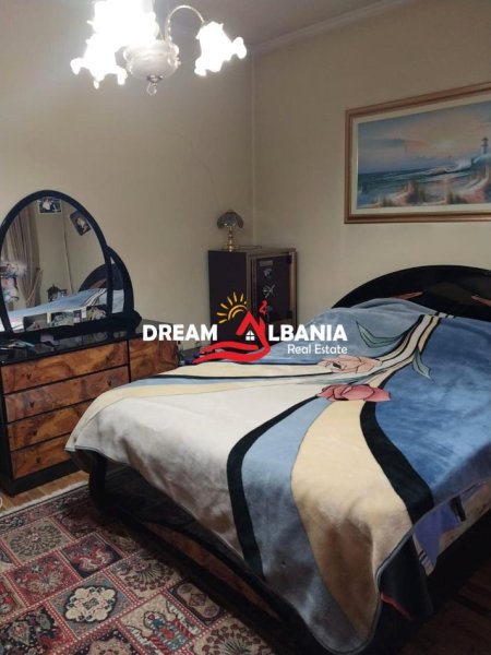 Tirane, jepet me qera apartament 2+1 , 144 m² 600 € (prane “Kompleksit ASL”,Porcelan)