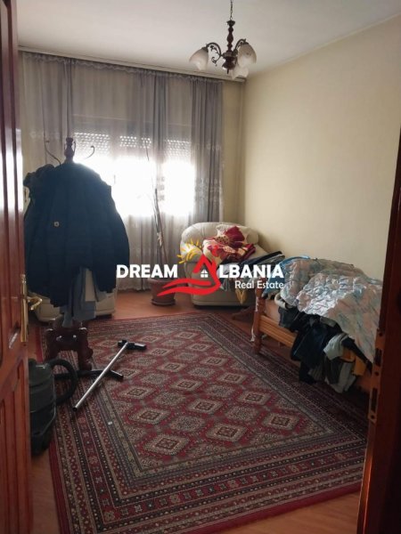 Tirane, jepet me qera apartament 2+1 , 144 m² 600 € (prane “Kompleksit ASL”,Porcelan)