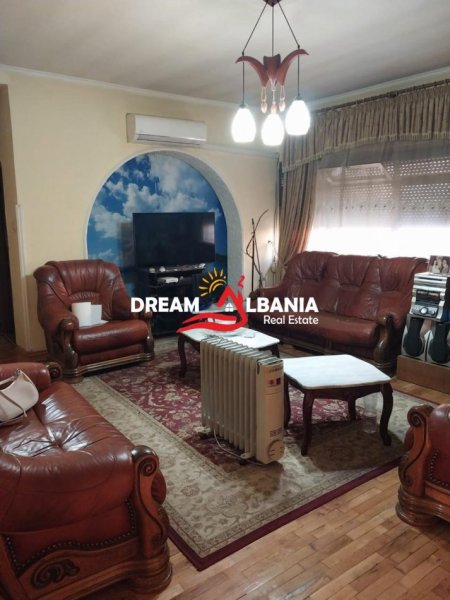 Tirane, jepet me qera apartament 2+1 , 144 m² 600 € (prane “Kompleksit ASL”,Porcelan)